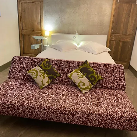 Отель Le Dormeur Du Val Шарлевиль-Мезьер