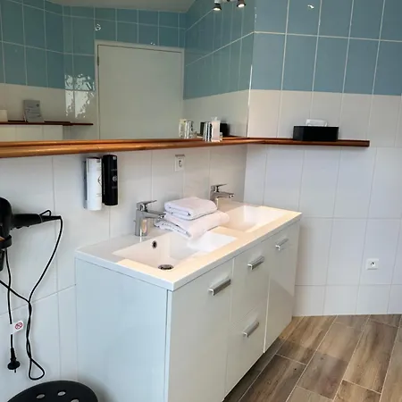 Отель Le Dormeur Du Val 4*