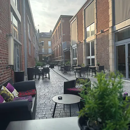 Отель Le Dormeur Du Val 4*