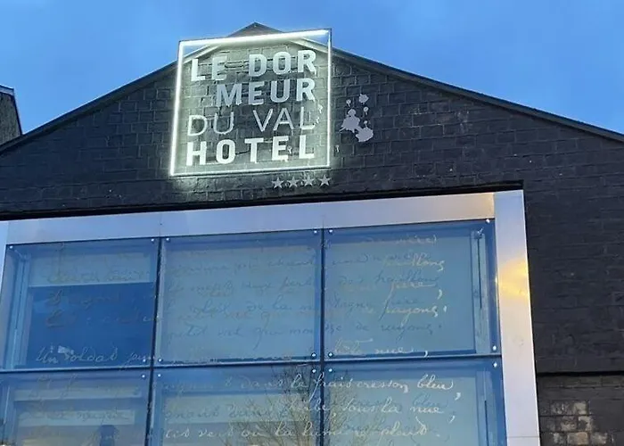 Le Dormeur Du Val מלון 4*