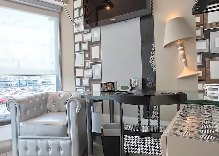 מלון Le Dormeur Du Val Charleville-Mézières