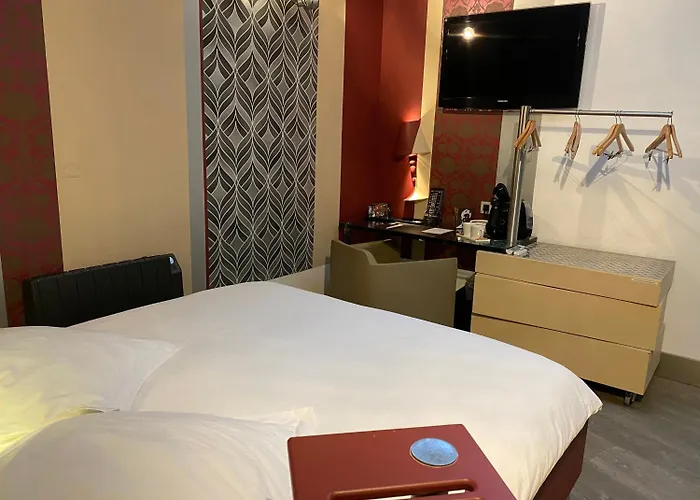 Le Dormeur Du Val מלון 4*