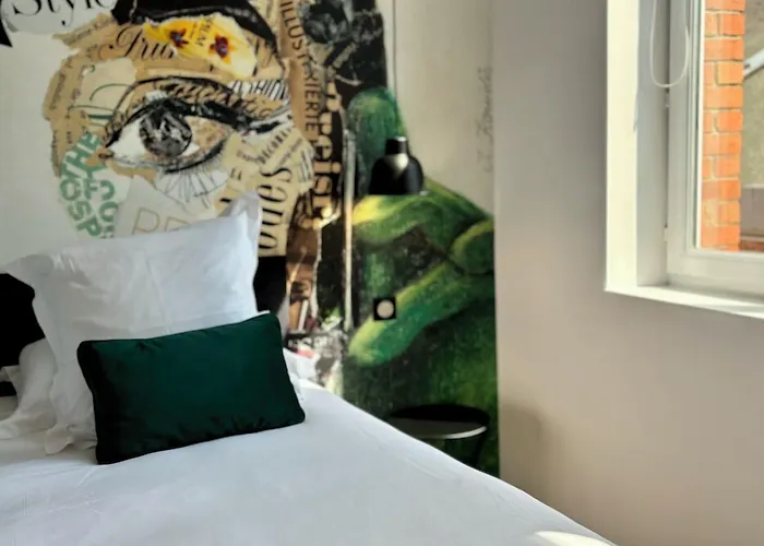 מלון Le Dormeur Du Val 4*