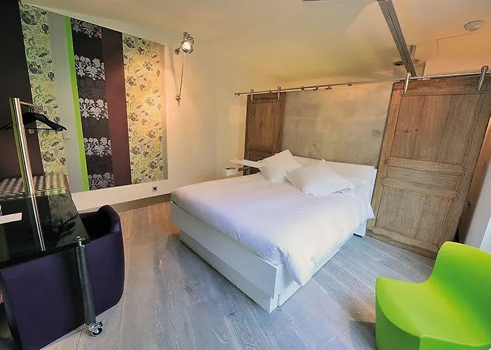 Le Dormeur Du Val Hotel